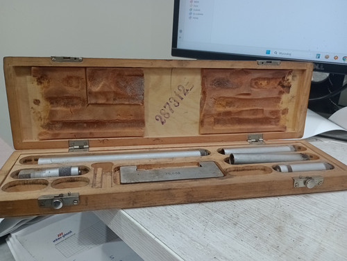 Micrometer bore gauge